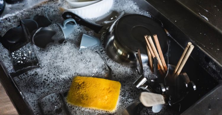 নোংরা বাসন সিঙ্কে ভিজিয়ে রাখলে কতক্ষণ পর তা অস্বাস্থ্যকর হয়ে যায়