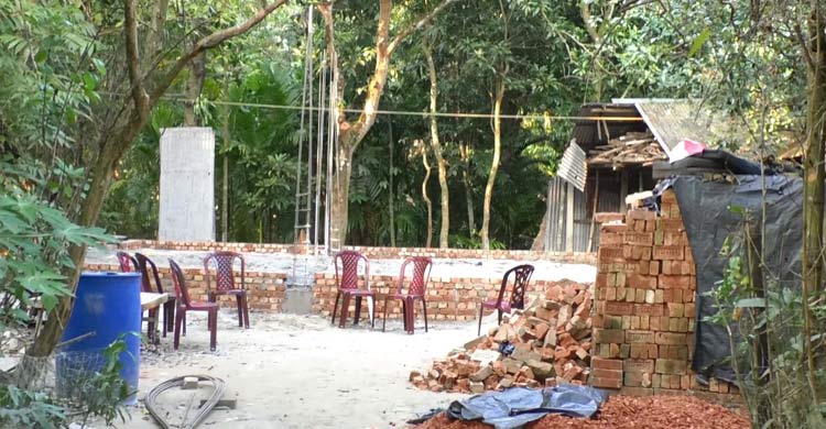  সেই যুবলীগকর্মীর ঘর নির্মাণ করে দিচ্ছেন এ্যানি