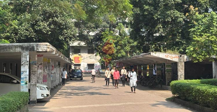 ঢাবিতে শিক্ষার্থীদের আনাগোনা কম, কিছু বিভাগে ক্লাস-পরীক্ষা বাতিল