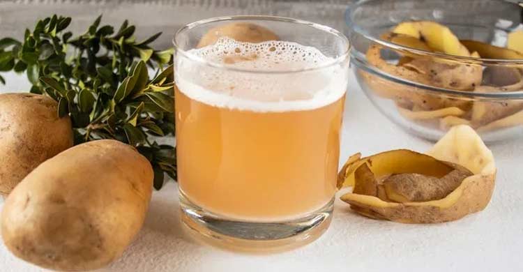 প্রাকৃতিকভাবে চুল পড়া কমাতে পারে আলুর রস