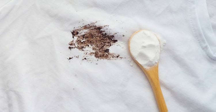 পোশাক থেকে মেহেদির দাগ দূর করার ঘরোয়া টিপস