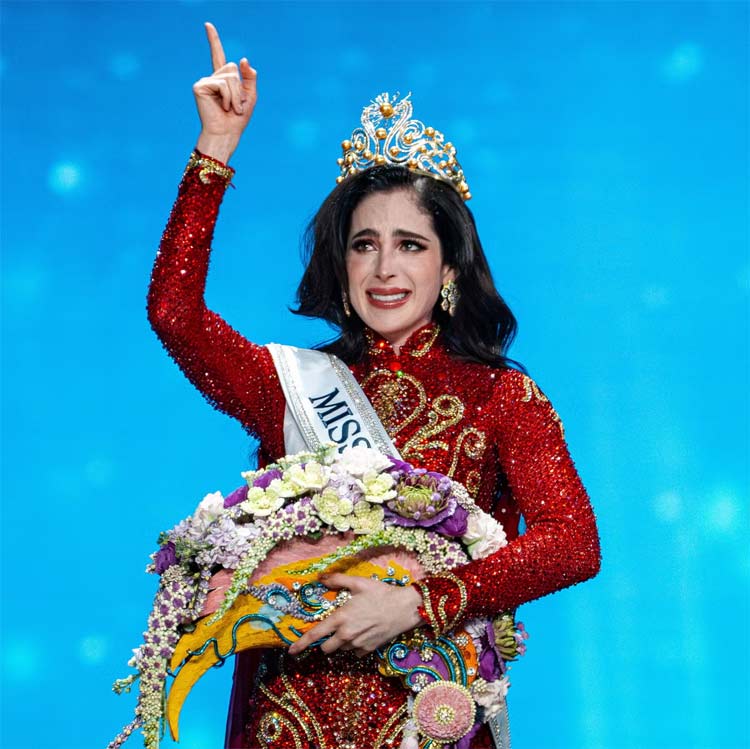 নতুন মিস ইউনিভার্সকে ‘ভুয়া’ বললেন পদত্যাগ করা সেই বিচারক