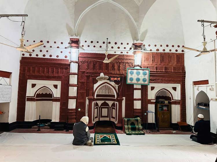 চারশ বছরের ঐতিহ্যবাহী আতিয়া মসজিদ