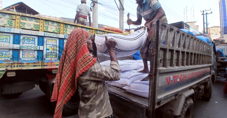 খাতুনগঞ্জে ভেঙে গেছে চিনির সিন্ডিকেট