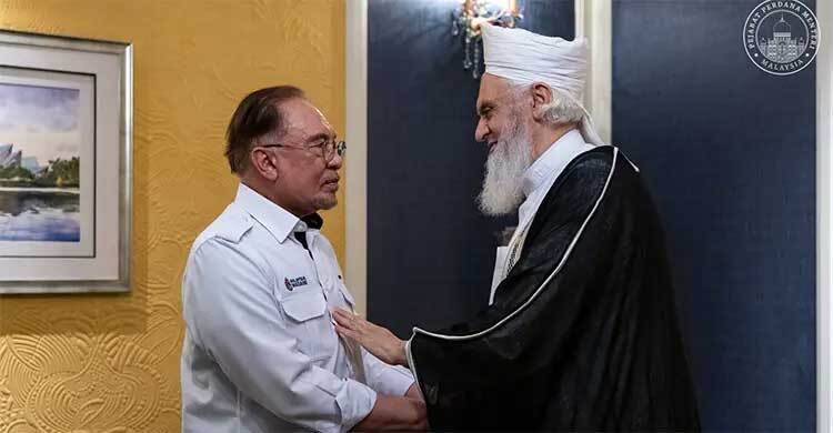 মসজিদ আল-আকসার ইমামের সঙ্গে আনোয়ার ইব্রাহিমের সাক্ষাৎ