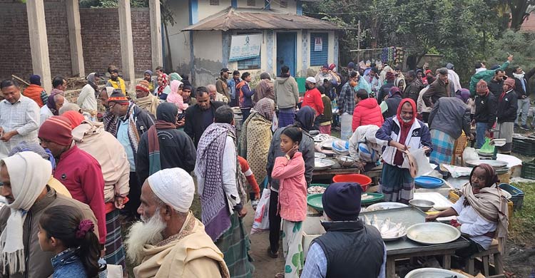 যে মেলা থেকে জোড়া ইলিশ নিয়ে বাড়ি ফেরেন ক্রেতারা