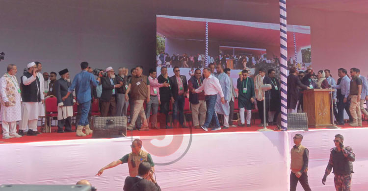 জনসভা মঞ্চে তারেক রহমান