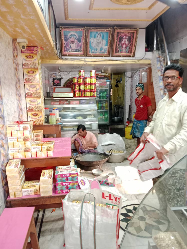 &lsquo;জয়নগরের মোয়া&rsquo; কেন এত জনপ্রিয়