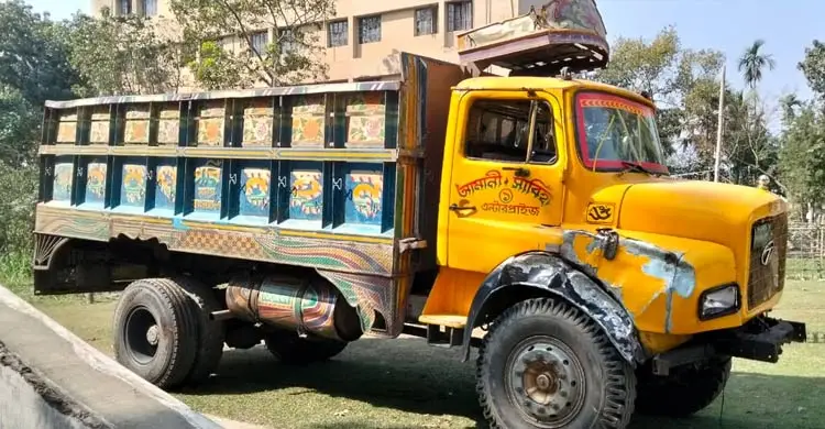 শেরপুরে ১৩০০ বোতল বিদেশি মদসহ তিন কারবারি আটক