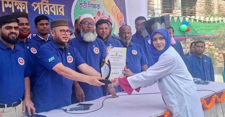 টাঙ্গাইলে ৩০০ শিক্ষককে সংবর্ধনা