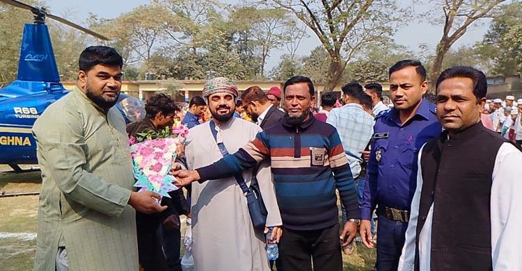 বন্ধুর মেয়ের বিয়েতে হেলিকপ্টারে গেলেন প্রবাসী ব্যবসায়ী