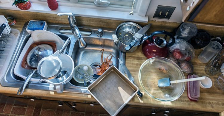 অগোছালো ঘর দেখে নারী রেগে গেলেও পুরুষের কিছু মনে হয় না কেন