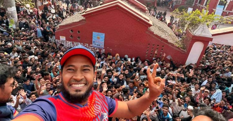 ছাদখোলা বাসে রাজশাহী ওয়ারিয়র্সকে বরণ, উৎসবে মাতলো নগরী