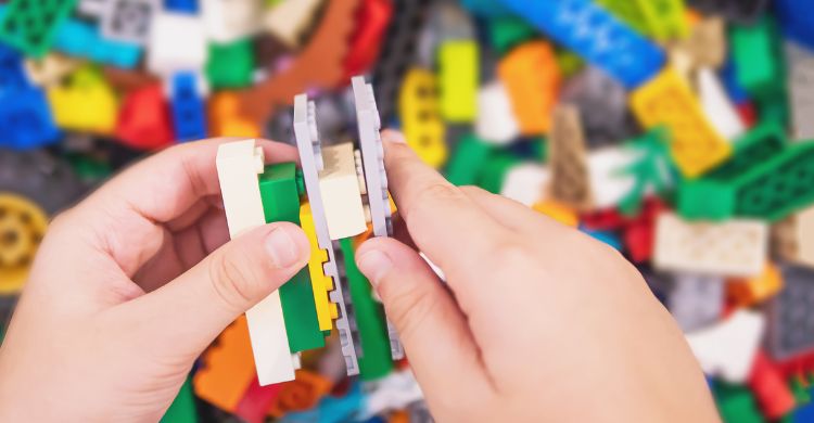 শিশুর খেলনা হিসেবে লেগো এত জনপ্রিয় কেন