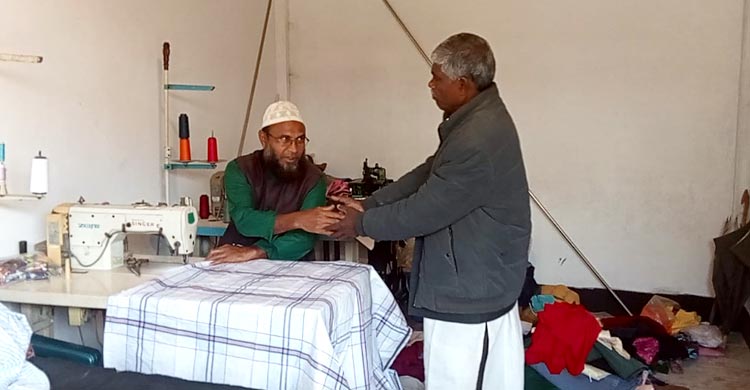 এমপি প্রার্থীর প্রচারণার সম্বল বাইসাইকেল-হ্যান্ডমাইক