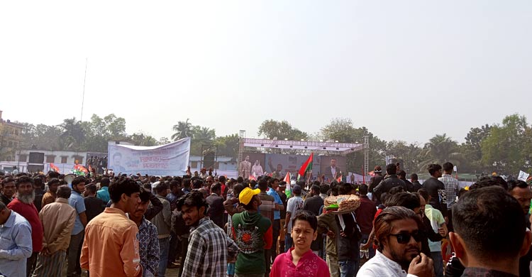 তারেক রহমানকে বরণে প্রস্তুত মঞ্চ, অপেক্ষায় নেতাকর্মীরা