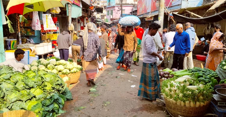 সবজিতে ভরপুর বাজার, দামেও স্বস্তি