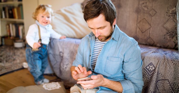 আপনি সঙ্গে থাকলেও শিশুর যখন মনে হয় আপনি &lsquo;উধাও&rsquo;