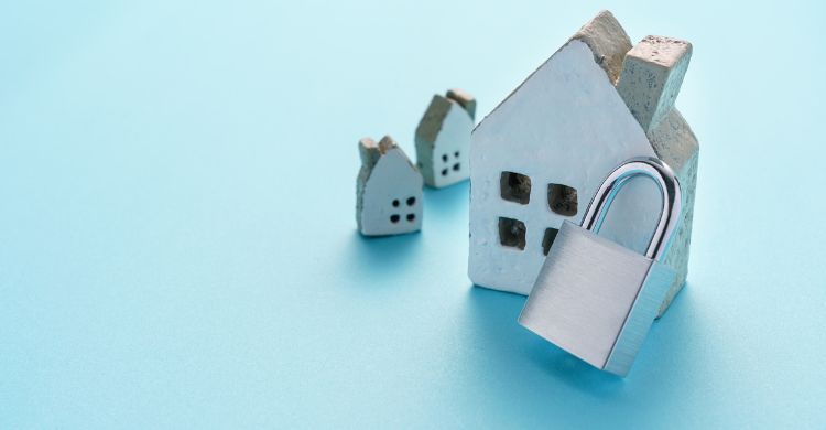 বাড়ি ফাঁকা রেখে যাচ্ছেন? যাওয়ার আগে যে বিষয়গুলো খেয়াল করা জরুরি