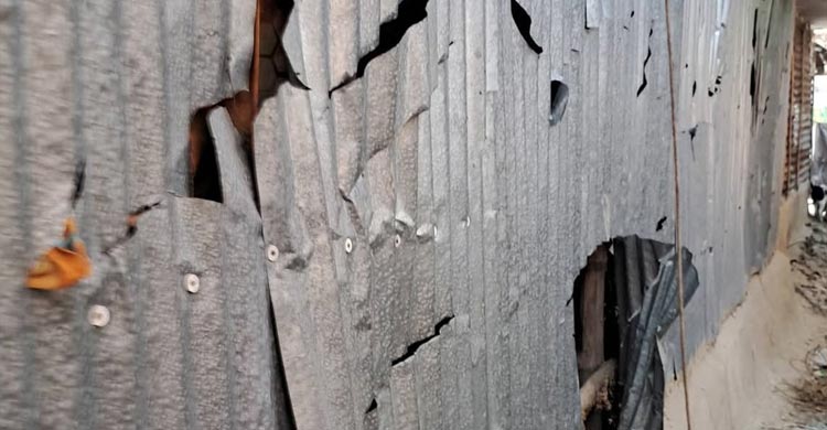 মাগুরায় দুই গ্রামবাসীর দ্বন্দ্বে বাড়িঘরে হামলা