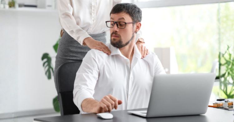 ফ্লার্টিং নাকি হয়রানি? সীমারেখাটা কোথায়