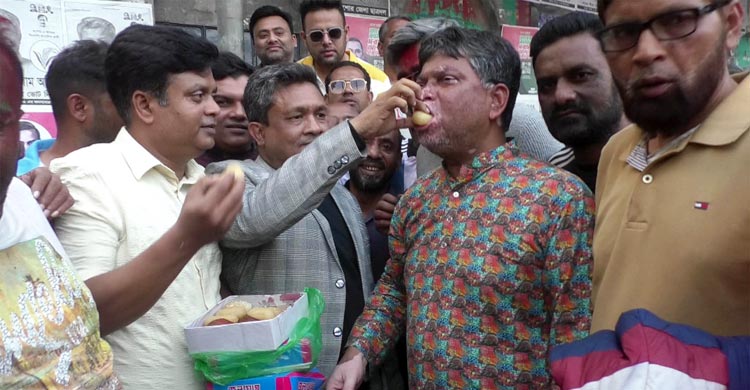 অনিন্দ্য ইসলাম অমিত প্রতিমন্ত্রী হওয়ায় যশোরে আনন্দ মিছিল-মিষ্টি বিতরণ