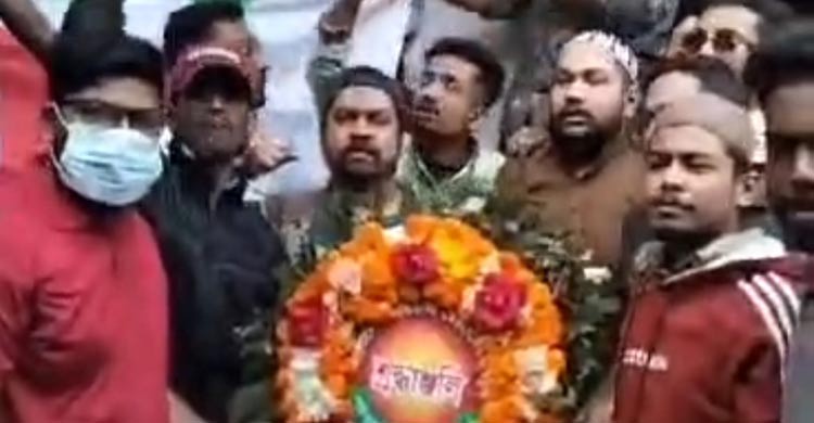 কার্যালয়ে আগুন দেওয়ায় আ’লীগ নেতাকর্মীদের বিক্ষোভ মিছিল