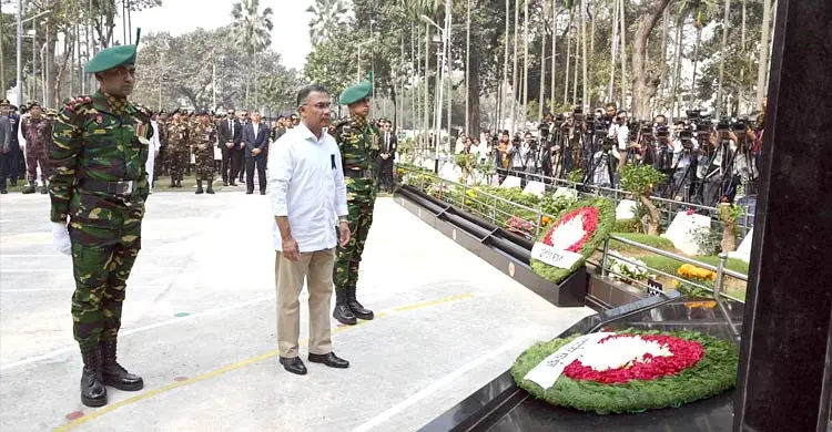 বনানী সামরিক কবরস্থানে রাষ্ট্রপতি ও প্রধানমন্ত্রীর শ্রদ্ধা