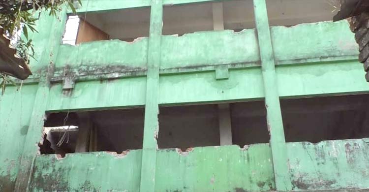 চুপিসারে কলেজের জমিসহ ভবন বিক্রি করে দিলেন অধ্যক্ষ!