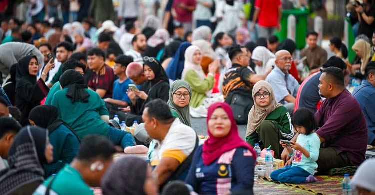 মারদেকা মাঠে ৫ হাজার মানুষের মিলনমেলা, সঙ্গী হলেন বাংলাদেশিরাও