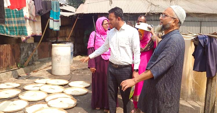 বগুড়ায় অস্বাস্থ্যকর পরিবেশে সেমাই তৈরি, কারখানা মালিকের জরিমানা