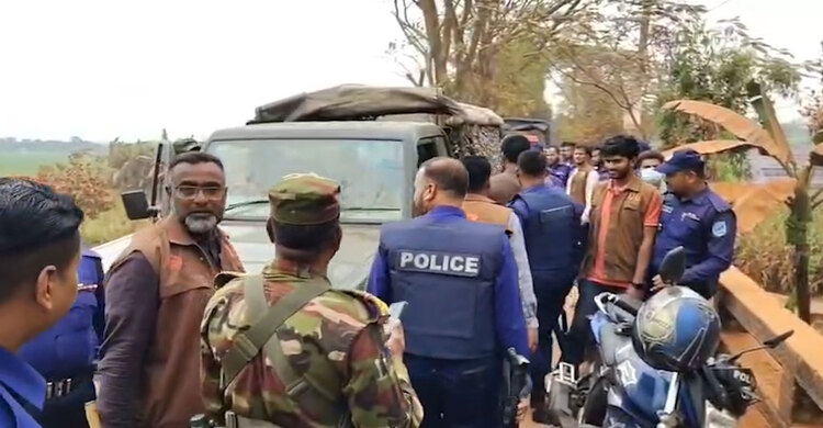 মুন্সিগঞ্জের মোল্লাকান্দিতে অবৈধ অস্ত্র উদ্ধারে চলছে যৌথ বাহিনীর চিরুনি অভিযান