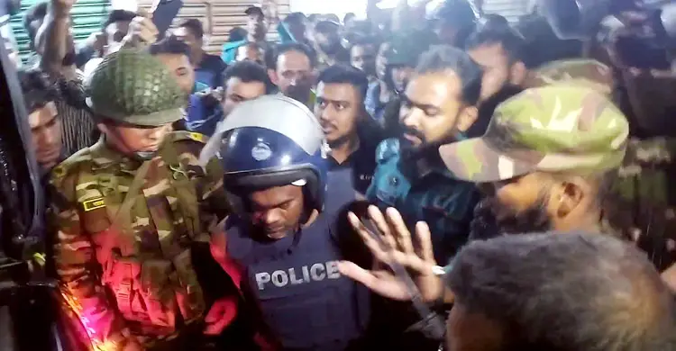 মেয়েকে নিয়ে বাটার শো-রুমে ঢুকতেই শ্রমিক নেতাকে গুলি করে সন্ত্রাসীরা