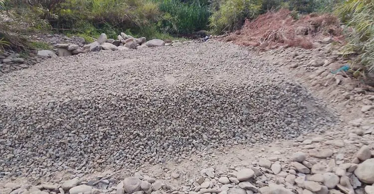 সাঙ্গু নদী থেকে পাথর লুটের অভিযোগ