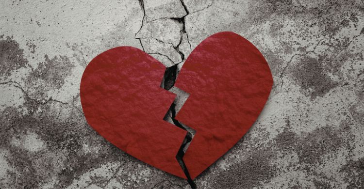 ব্যর্থ সম্পর্কের বোঝা পিছে ফেলে এগিয়ে যাওয়ার দিন আজ