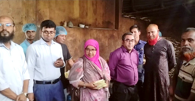 বেগুনের পোকাসহ বেগুনি তৈরি, চুয়াডাঙ্গায় ভোজন বিলাস রেস্তোরাঁকে জরিমানা