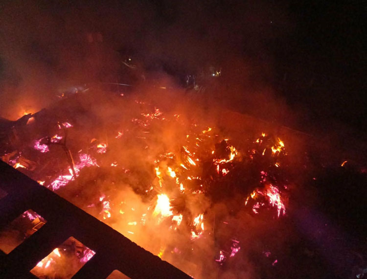 যশোরে গভীর রাতে আগুনে পুড়লো ১২ দোকান