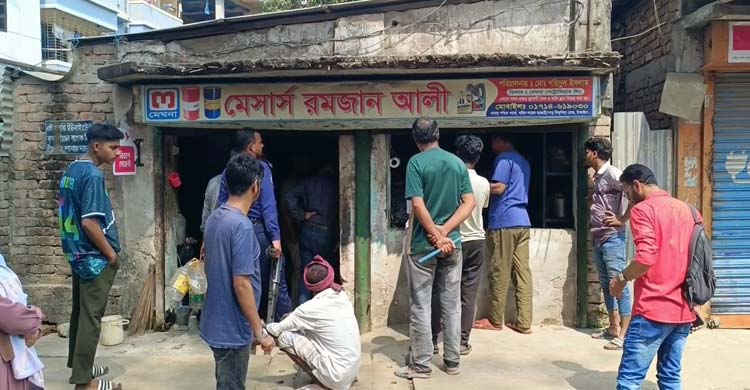 নির্ধারিত দামের চেয়ে বেশি দামে তেল বিক্রি, ৫০ হাজার টাকা জরিমানা