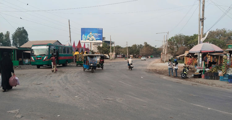 ফাঁকা পাটুরিয়া ঘাট, গাড়ির অপেক্ষায় ফেরি
