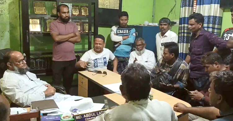 ভিজিএফের চাল বিতরণে অনিয়ম, ইউপি চেয়ারম্যান ৭ ঘণ্টা অবরুদ্ধ