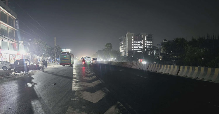 চাপ বাড়লেও যান চলাচল স্বাভাবিক, অতিরিক্ত ভাড়া আদায়ের অভিযোগ