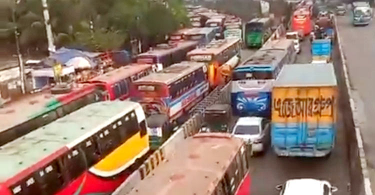 ঢাকা-ময়মনসিংহ মহাসড়ক ফাঁকা, চন্দ্রায় যানবাহনের দীর্ঘ সারি