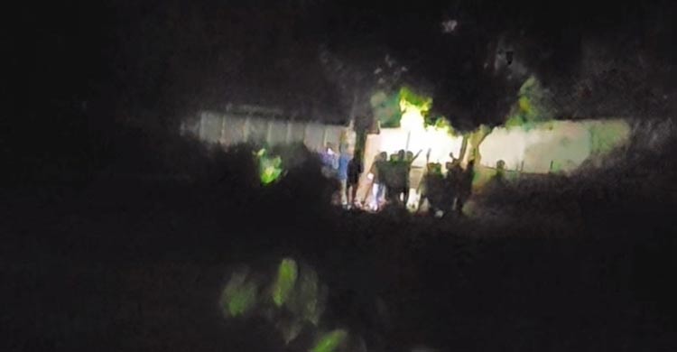 ২০ লাখ টাকা চাঁদা না পেয়ে বাড়িতে গুলি, একজনকে ছুরিকাঘাত