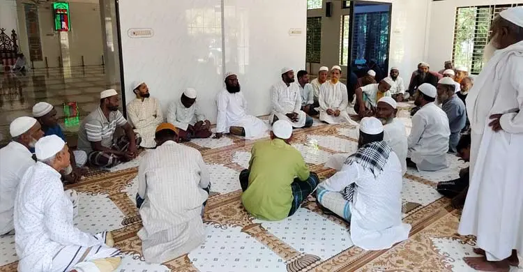 এলাকায় মাইকিং&mdash; &lsquo;সাউন্ডবক্স বাজালে কবরস্থানে দাফন করতে দেওয়া হবে না&rsquo;