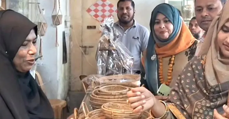 কুমিল্লায় নববর্ষ উপলক্ষে বাঁশ বেতের পণ্য প্রদর্শনী