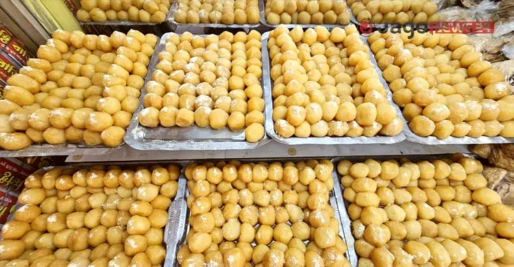 পহেলা বৈশাখে মিষ্টিমুখ, ক্রেতা-বিক্রেতার বন্ধন টিকে আছে যুগ যুগ ধরে