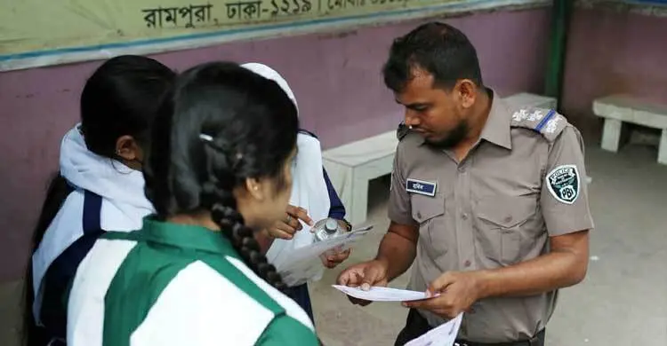 কঠোর নিরাপত্তায় শুরু এসএসসি পরীক্ষা