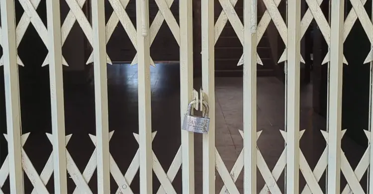 সোয়া ৯টা বাজলেই এলজিইডি অফিসে তালা, ঢুকতে পারবেন না কর্মরতরা