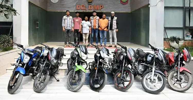চোরাই মোটরসাইকেলসহ গ্রেফতার চক্রের সদস্যরা