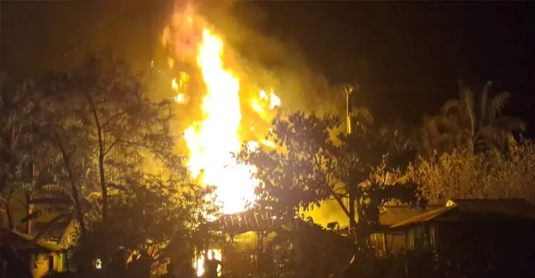 টেকনাফে অগ্নিকাণ্ডে ১৮ বসতঘর পুড়ে ছাই